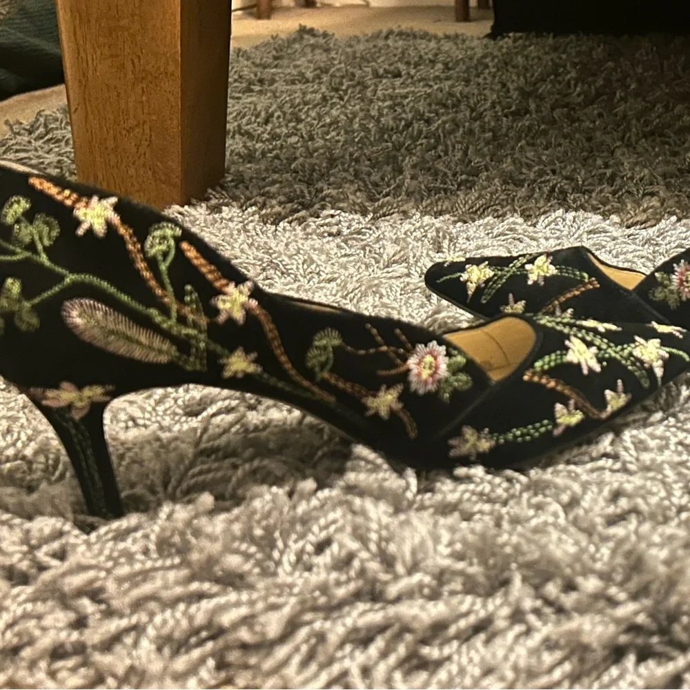 Cute embroidered heels - Picture 4 of 4